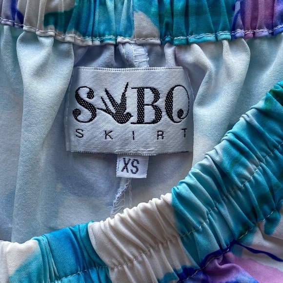 Floral Hight Waited Shorts - Picture 2 of 5